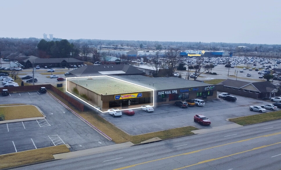 2004 W Walnut St, Rogers, AR for lease - Building Photo - Image 1 of 4