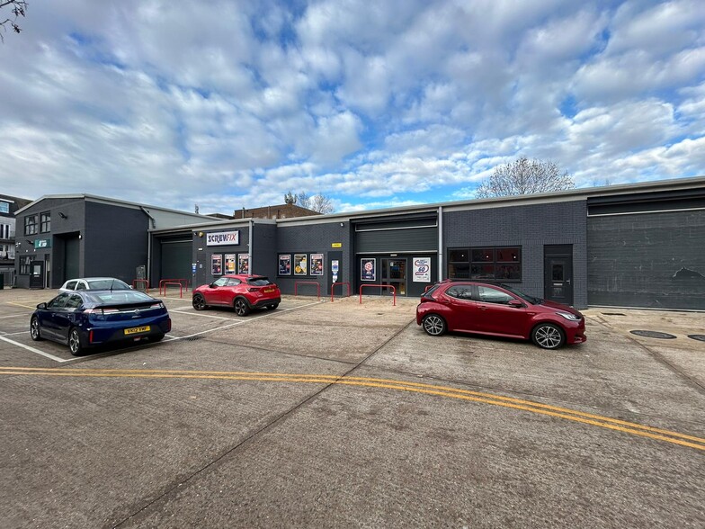 Craignish Ave, London for lease - Building Photo - Image 2 of 6