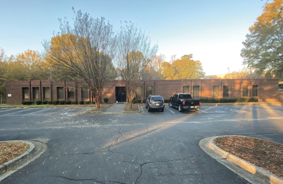 289 Mercantile Dr, Winston-Salem, NC for sale - Building Photo - Image 2 of 3