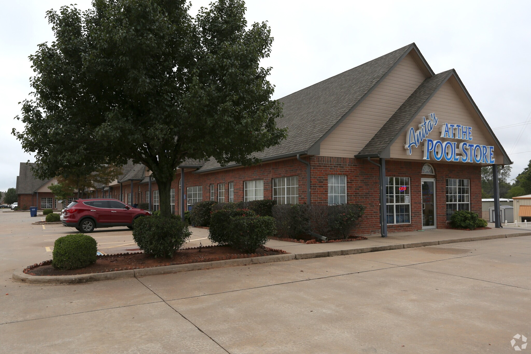 101-205 S Castle Rock Ln, Mustang, OK for sale Primary Photo- Image 1 of 1