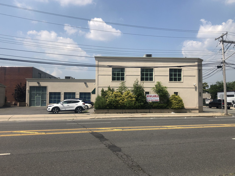 115-117 Herricks Rd, New Hyde Park, NY for lease - Building Photo - Image 3 of 3