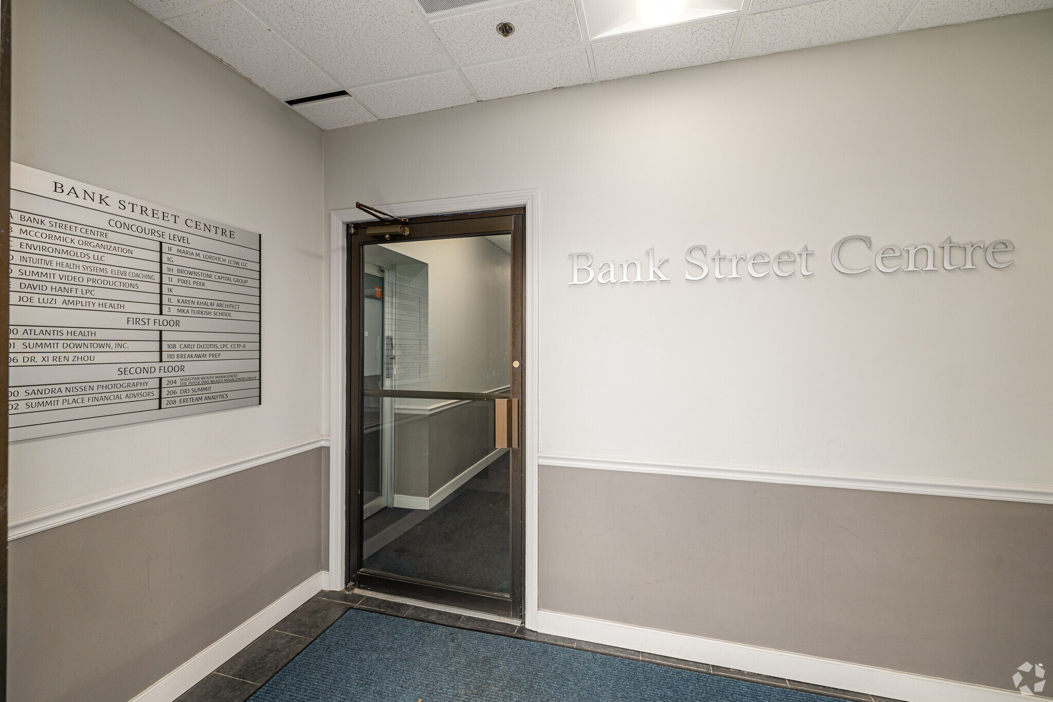 18 Bank St, Summit, NJ for lease Lobby- Image 1 of 14
