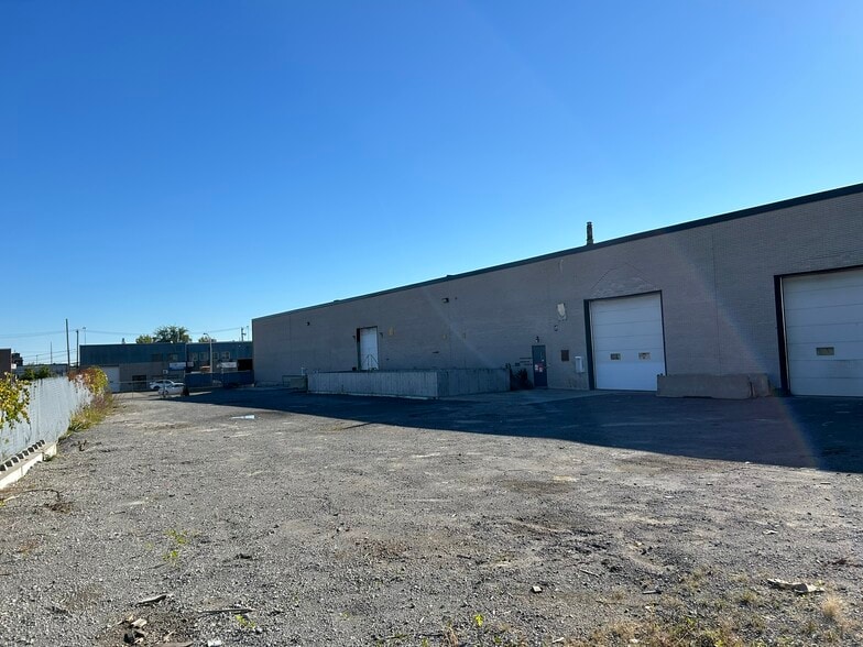 1320 Av De Valleyfield, Laval, QC for lease - Building Photo - Image 2 of 18