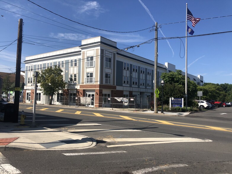 1609-1615 Main St, Port Jefferson, NY for lease - Building Photo - Image 2 of 8