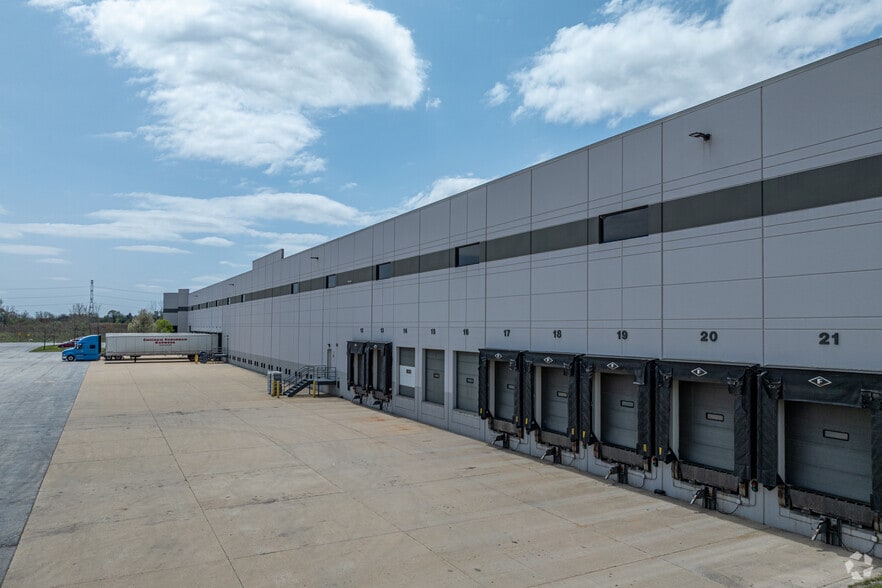 21700 Mark Collins Dr, Sauk Village, IL for lease - Building Photo - Image 3 of 5