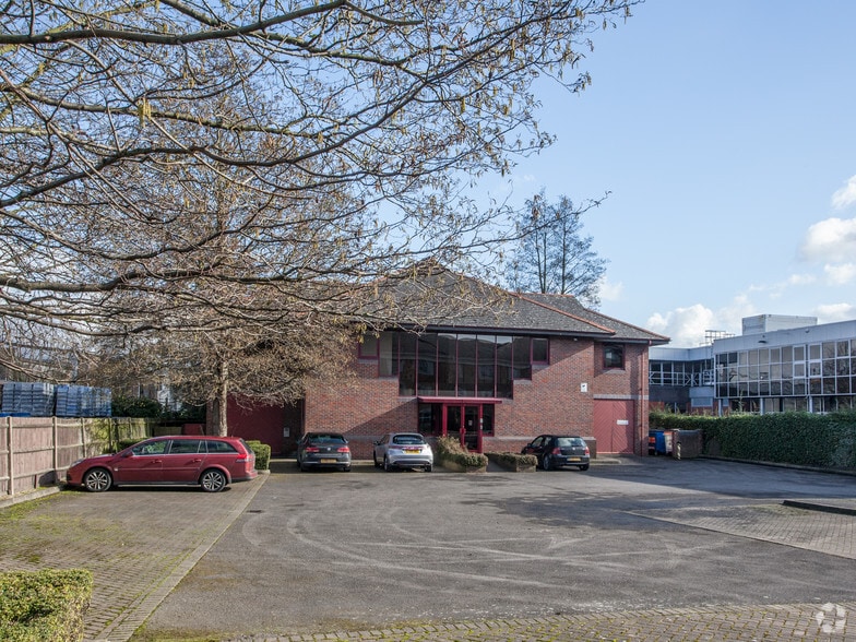 69-71 Windmill Rd, Sunbury On Thames for sale - Primary Photo - Image 1 of 1