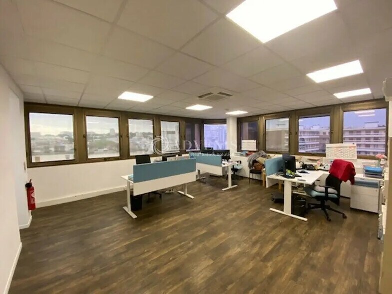 Office in Poissy for lease - Interior Photo - Image 3 of 12