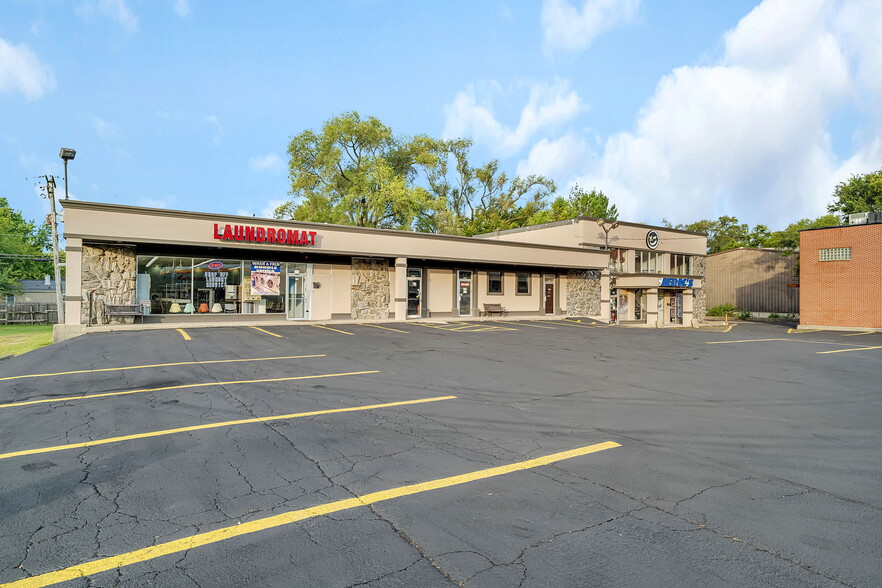 2357 Plainfield Rd, Crest Hill, IL for lease - Building Photo - Image 2 of 19