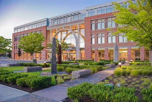 Everett Station - Convenience Store