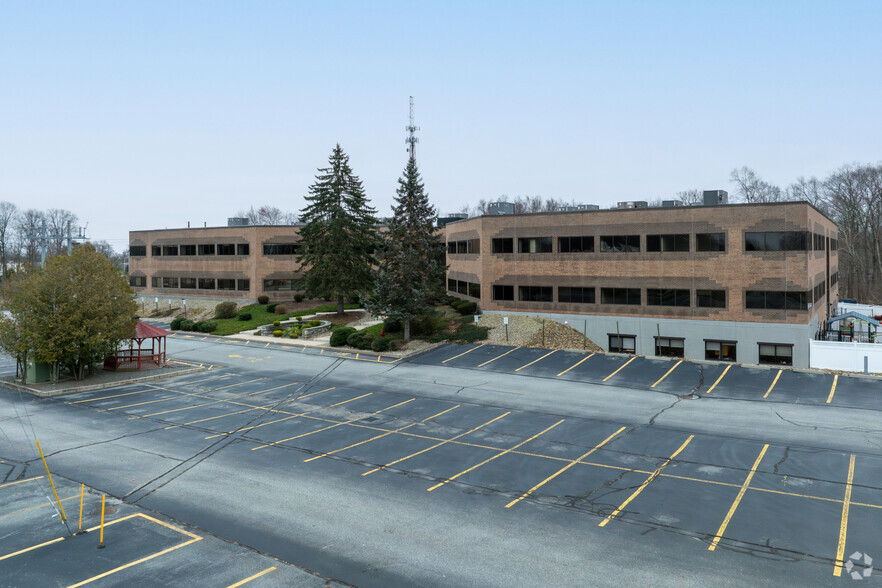 25 Blackstone Valley Pl, Lincoln, RI for lease - Building Photo - Image 1 of 6