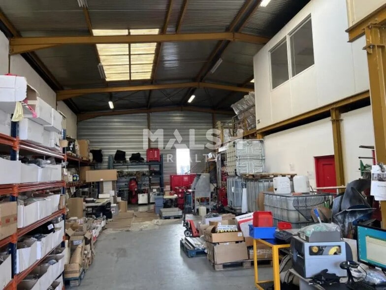 Flex in Vénissieux for lease - Interior Photo - Image 2 of 17