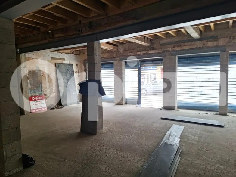 Retail in Noyon for lease - Interior Photo - Image 3 of 4