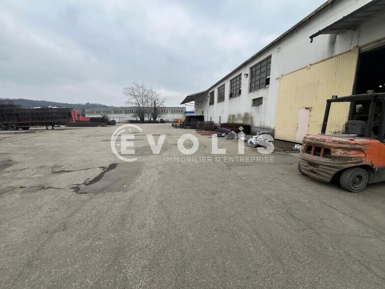 Flex in Bourgoin-Jallieu for sale - Building Photo - Image 2 of 28