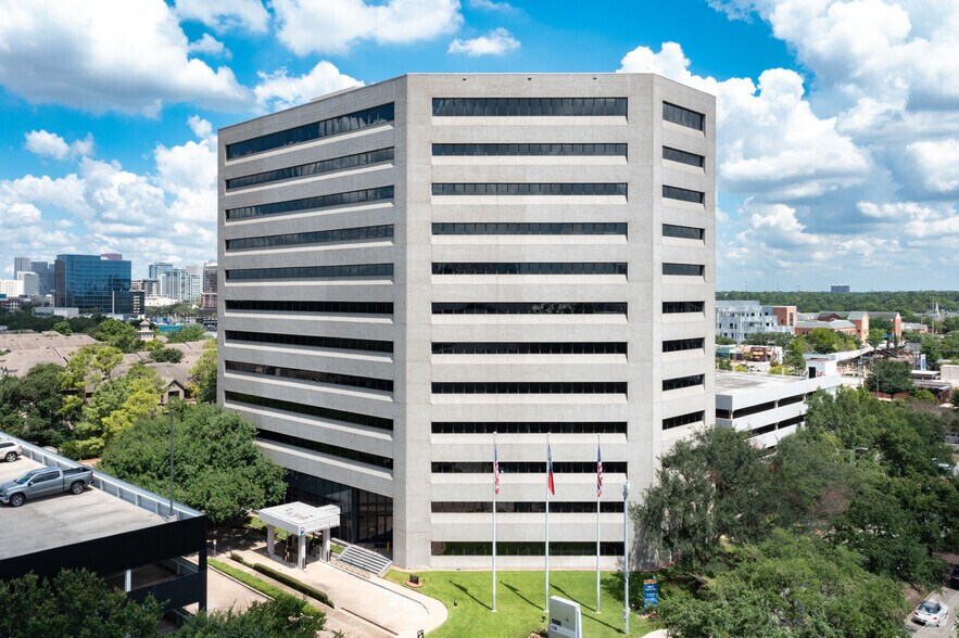 3900 Essex Ln, Houston, TX for lease - Primary Photo - Image 1 of 24