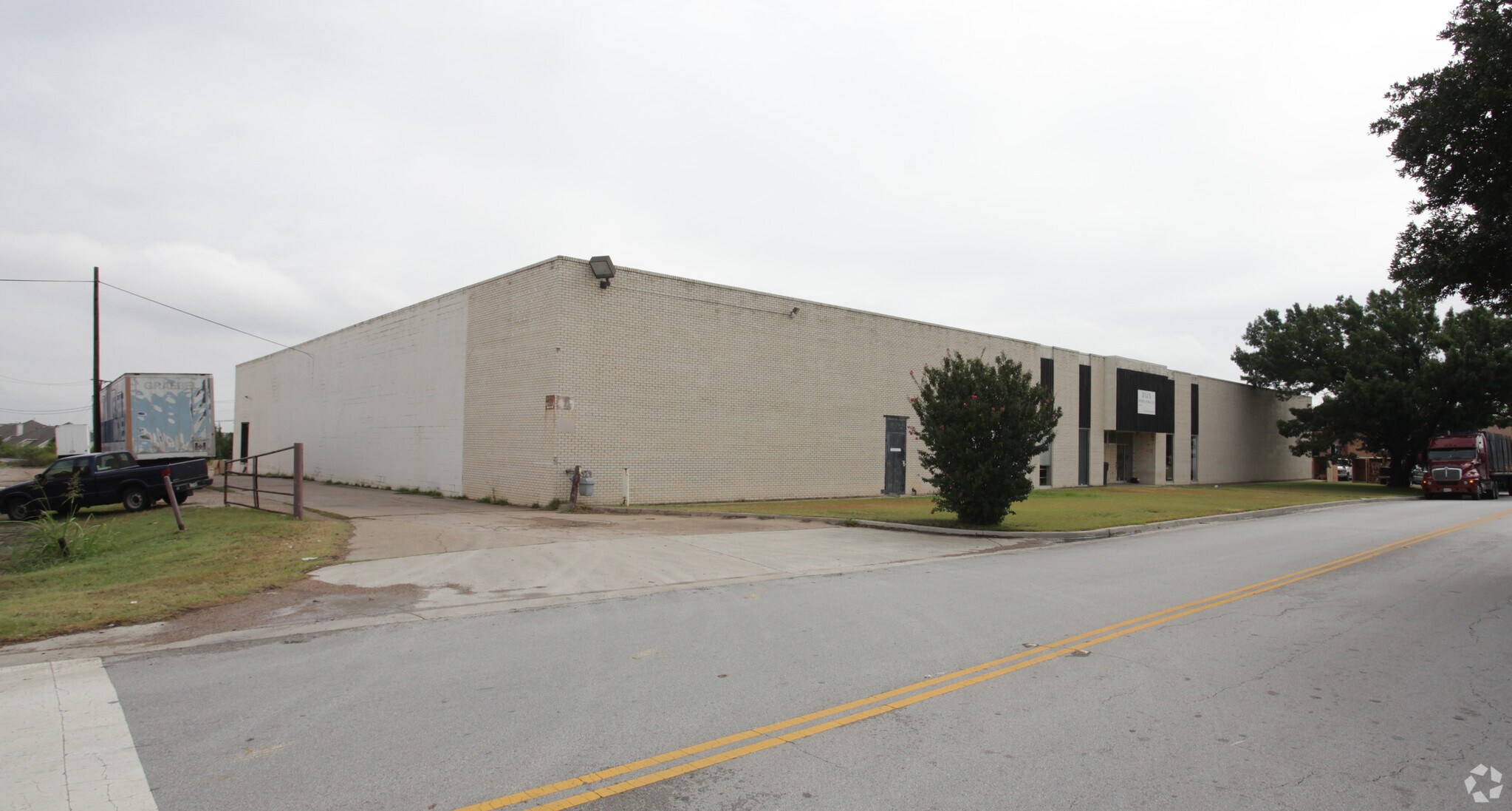 1309 Avenue H E, Grand Prairie, TX for sale Primary Photo- Image 1 of 1