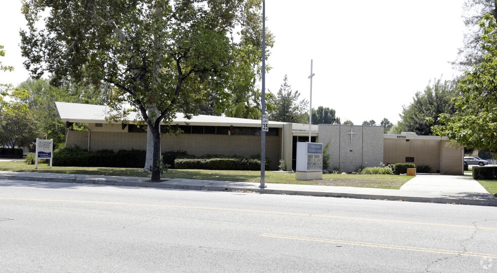 22700 Sherman Way, West Hills, CA for lease - Primary Photo - Image 1 of 4