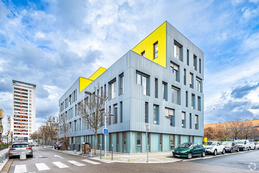 Office in Lyon for lease - Primary Photo - Image 1 of 4