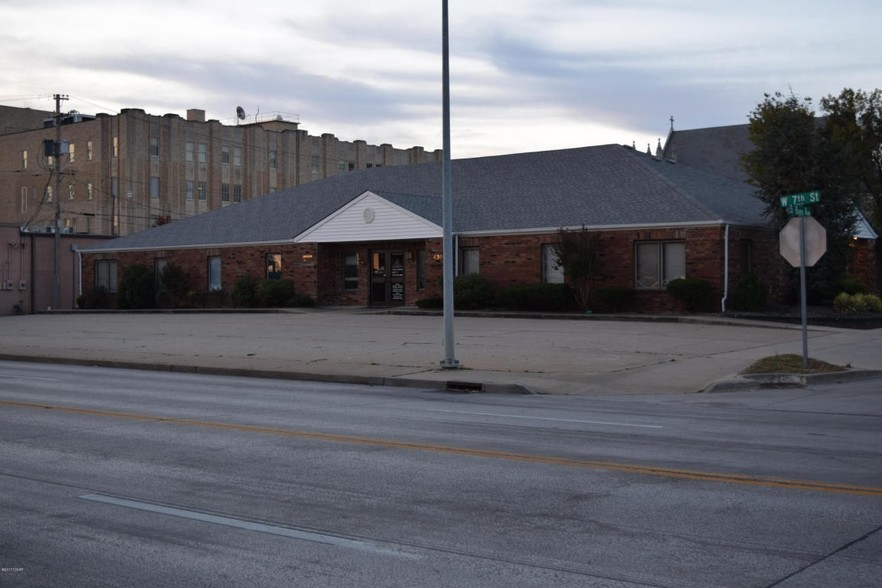 701 Byers Ave, Joplin, MO for sale - Primary Photo - Image 1 of 1