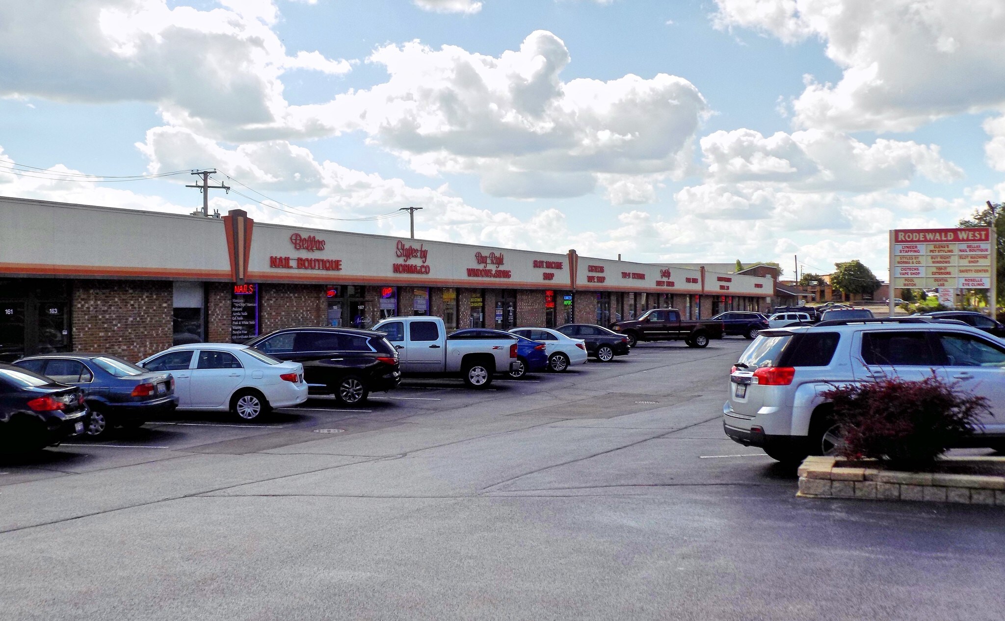 157-187 W Irving Park Rd, Roselle, IL for sale Building Photo- Image 1 of 1