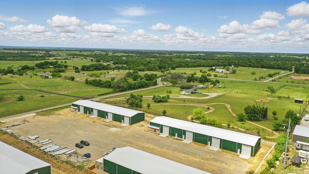 120 W Scenic Trl, Weatherford, TX for lease - Building Photo - Image 2 of 26