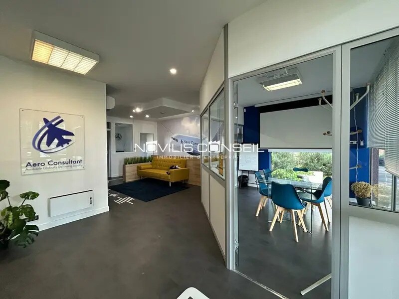Location Bureaux 100 m² - Photo 1