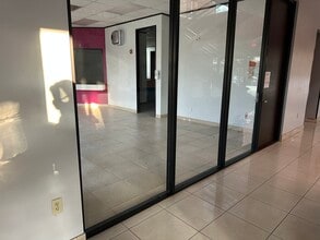 10019 Main St, Houston, TX for lease Interior Photo- Image 2 of 7