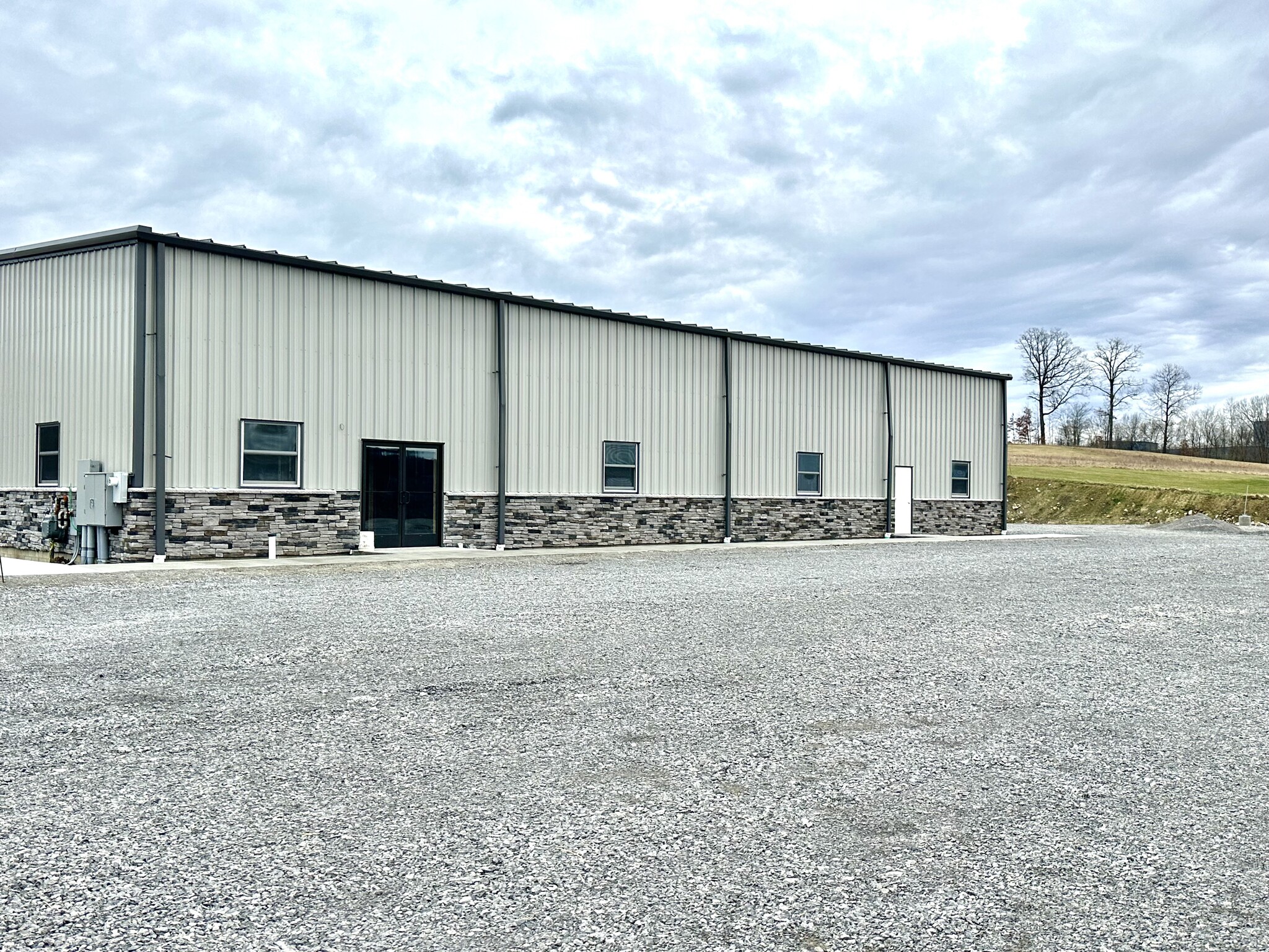 100 Parkview Drive Ext, Kittanning, PA for lease Building Photo- Image 1 of 3