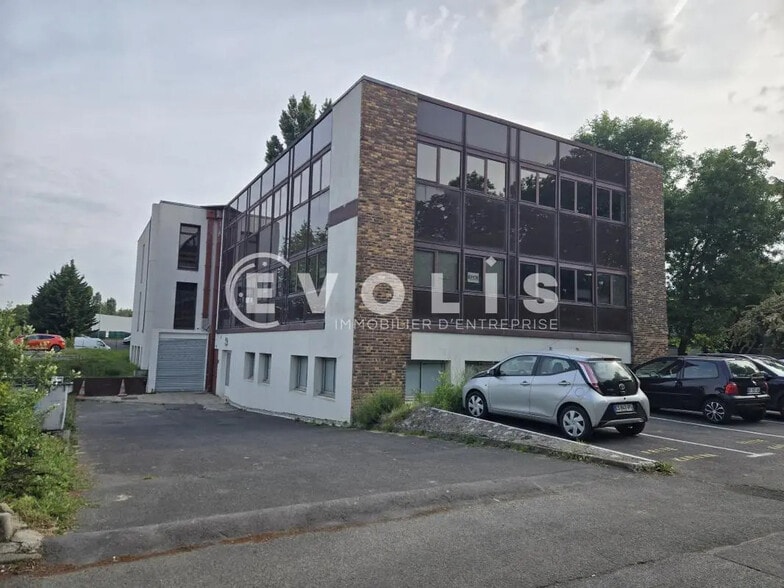 Office in Villebon-sur-Yvette for lease - Building Photo - Image 1 of 8