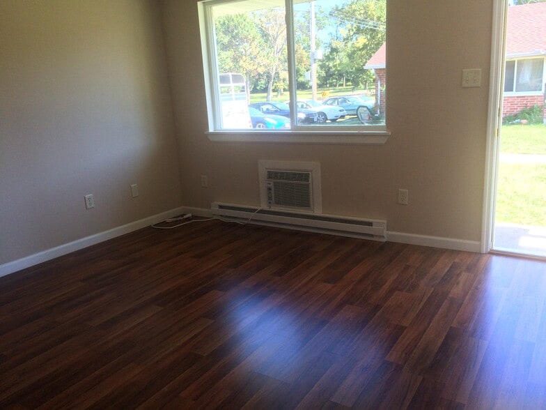 5468 Bellefontaine Rd, Dayton, OH for sale - Interior Photo - Image 2 of 14