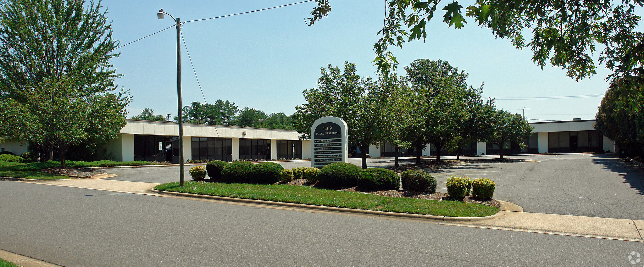 1409 Plaza West Rd, Winston-Salem, NC for sale Primary Photo- Image 1 of 1