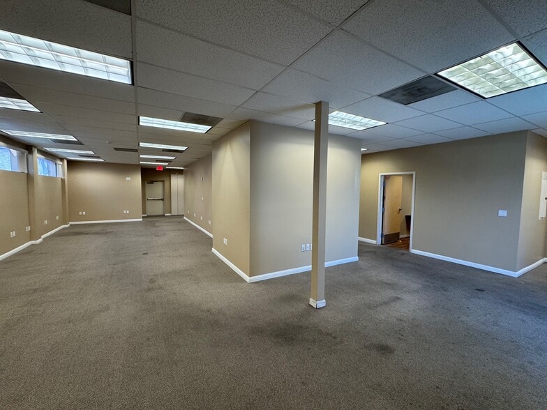 5500-5536 Reseda Blvd, Tarzana, CA for lease - Interior Photo - Image 3 of 15