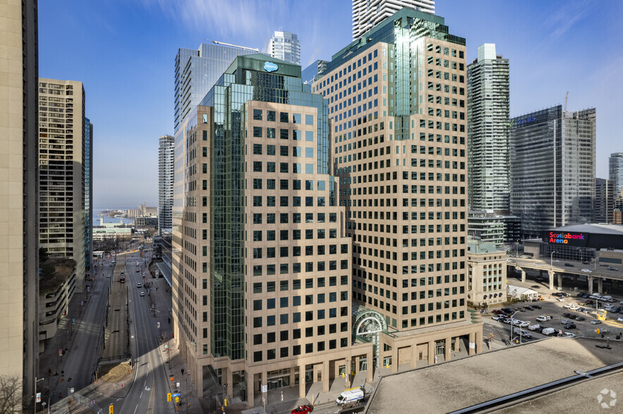 10 Bay St, Toronto, ON for sale - Primary Photo - Image 1 of 1