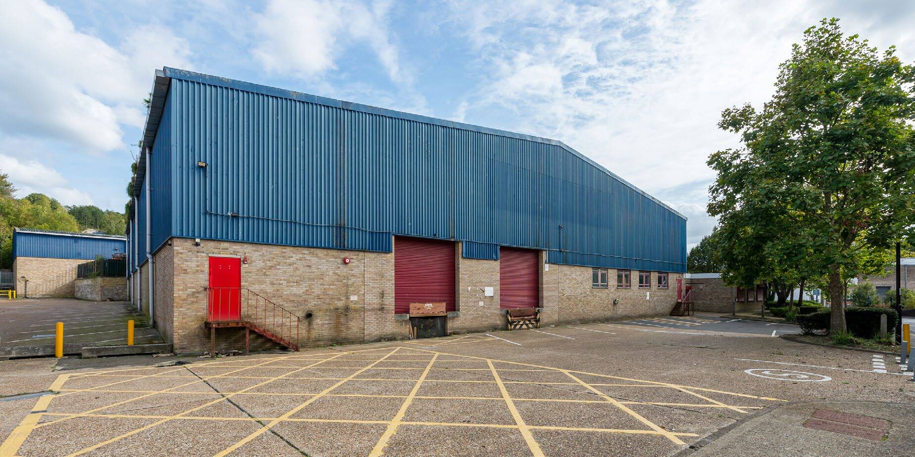 Ullswater Cres, Coulsdon for lease Building Photo- Image 1 of 4