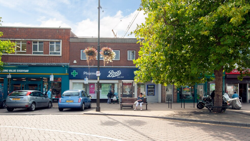 9-10 Market Sq, Biggleswade for sale - Primary Photo - Image 1 of 1