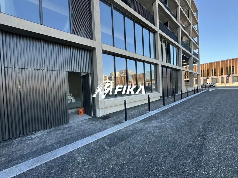 Flex in Bordeaux for sale - Building Photo - Image 2 of 8