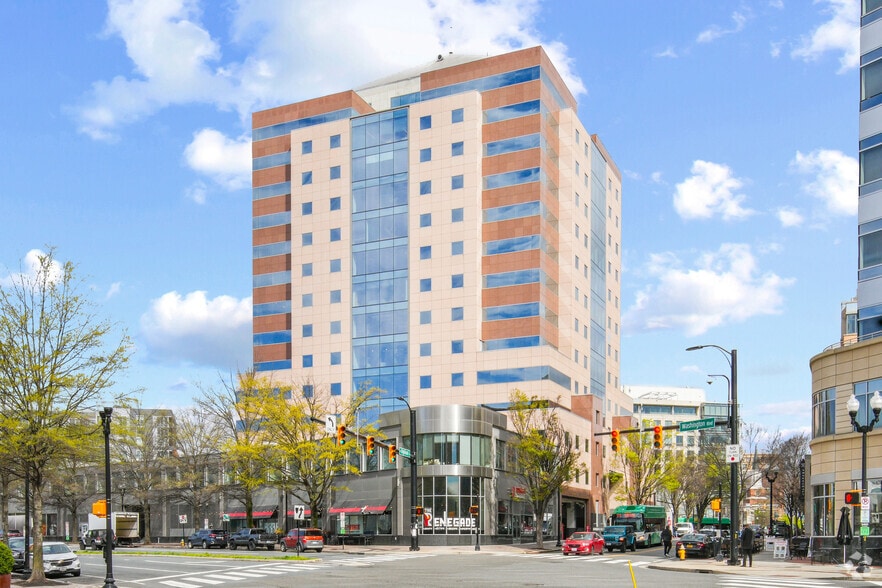 3100 Clarendon Blvd, Arlington, VA for lease - Building Photo - Image 1 of 21