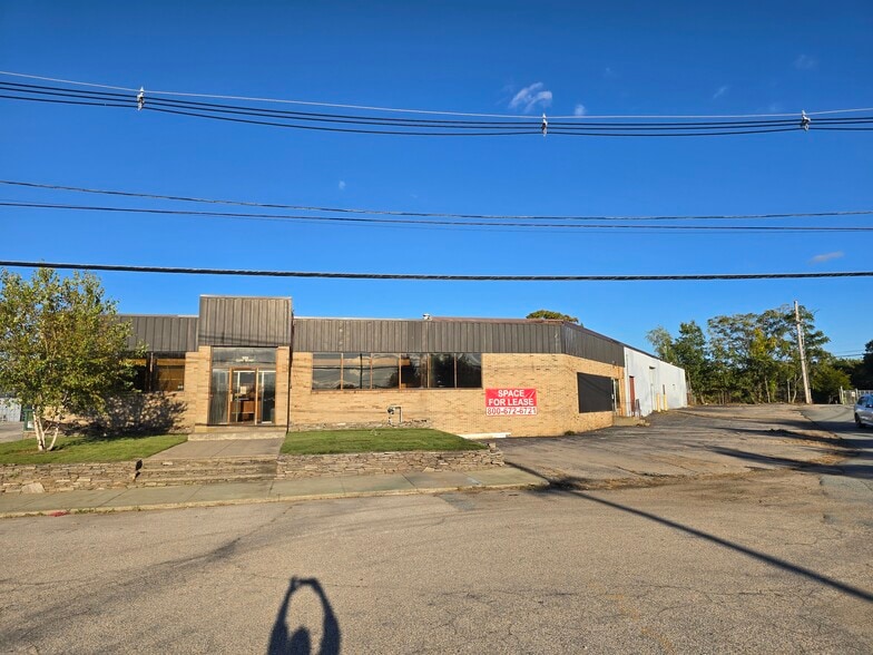 100 Glen Rd, Cranston, RI for lease - Building Photo - Image 3 of 20