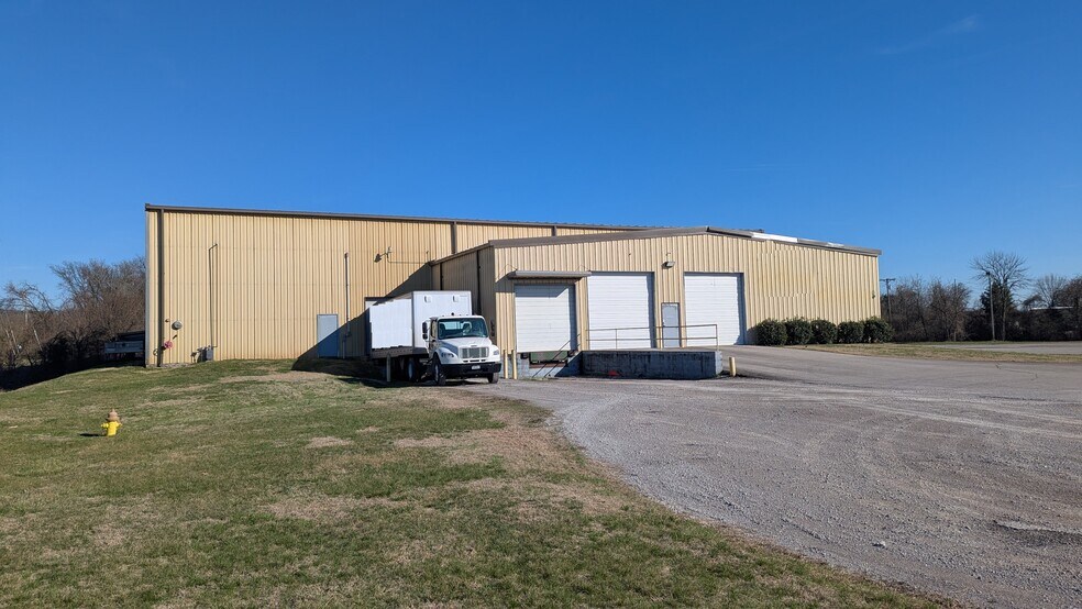 121 Bennett Dr, Pulaski, TN for sale - Building Photo - Image 2 of 2