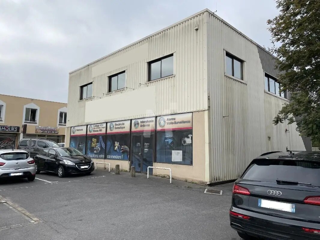 Flex in Égly for sale Building Photo- Image 1 of 10