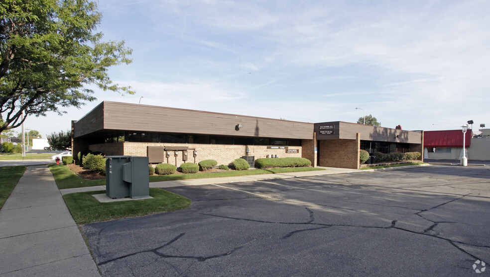 22790 Harper Ave, Saint Clair Shores, MI for lease - Building Photo - Image 2 of 6