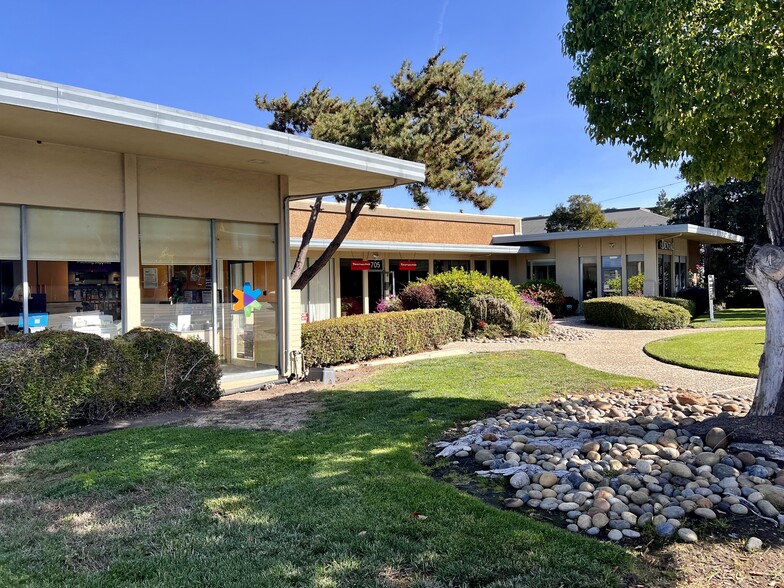 705 Veterans Blvd, Redwood City, CA for lease - Building Photo - Image 3 of 19