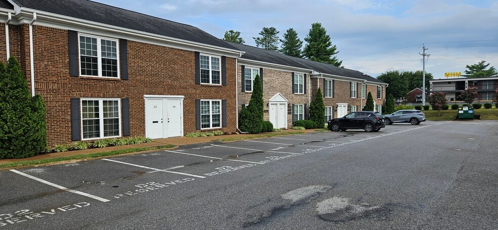 109 Holiday Ct, Franklin, TN for lease - Building Photo - Image 3 of 12