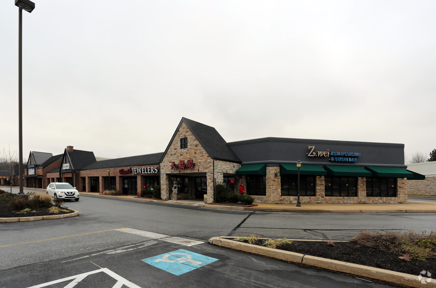 229 W Lincoln Hwy, Exton, PA for lease - Primary Photo - Image 1 of 3