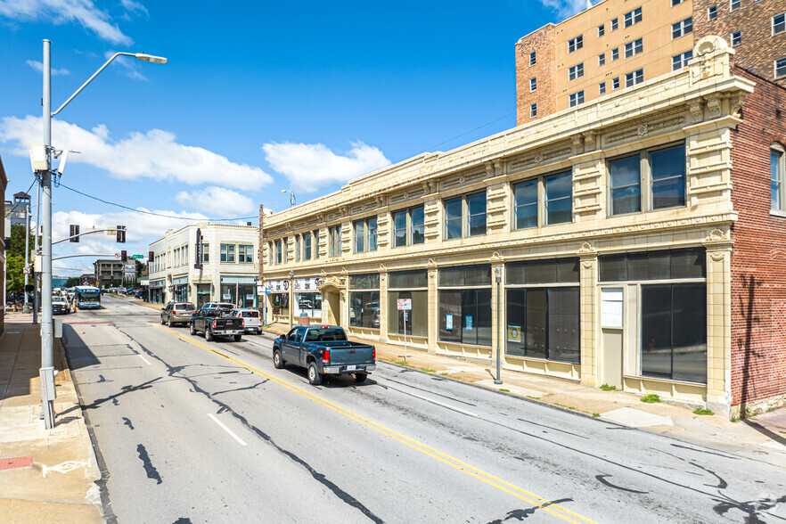 Hyde Park Building and Walnut Street portfolio of 2 properties for sale on LoopNet.com - Building Photo - Image 2 of 26