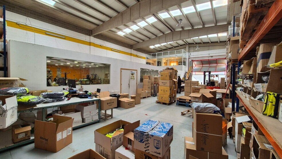 Industrial in Castellar del Vallès, Barcelona for sale - Interior Photo - Image 1 of 9