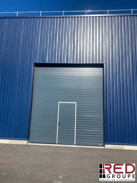 Industrial in Lambesc for lease - Building Photo - Image 1 of 5