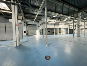122 Rue Marcel Hartmann, Ivry-sur-Seine for lease Interior Photo- Image 2 of 11