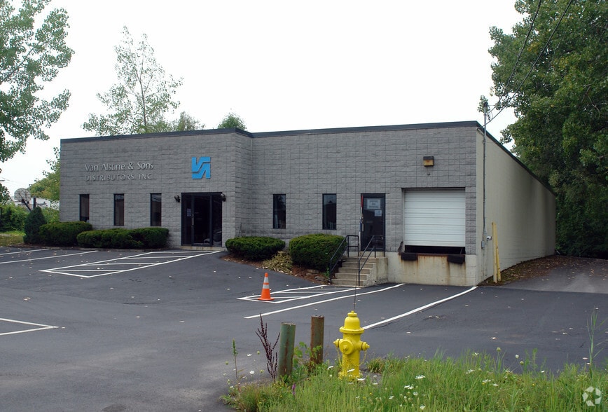 6805 Newbrook Ave, East Syracuse, NY for sale - Primary Photo - Image 1 of 1