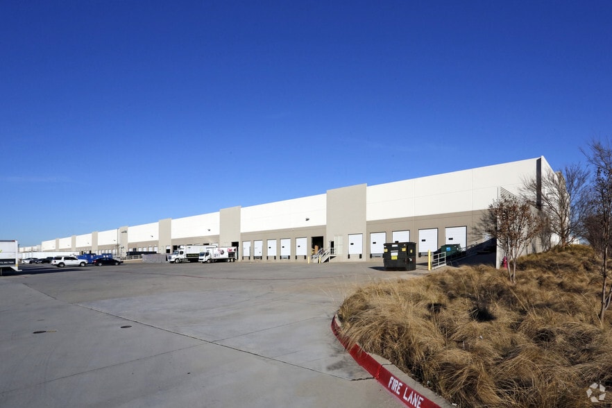1200 Mustang Dr, Dallas, TX for lease - Building Photo - Image 2 of 5