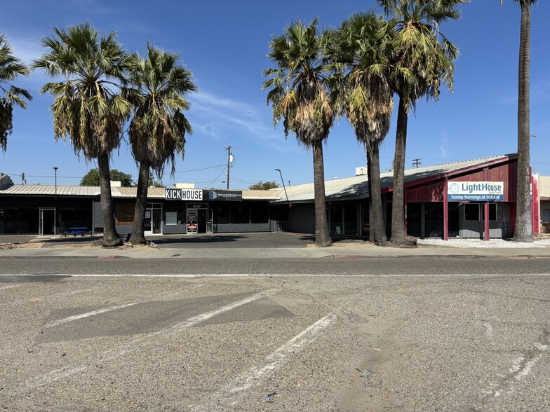 323-327 W Canal Dr, Turlock, CA for sale - Building Photo - Image 1 of 17